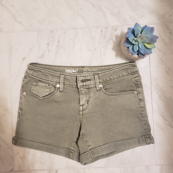 mossimo mid rise midi shorts